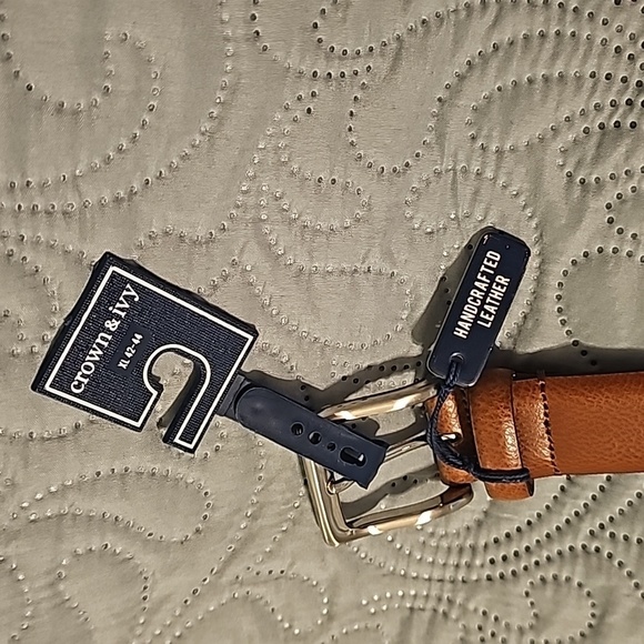 Crown & Ivy Men's Leather Belt - Picture 6 of 6